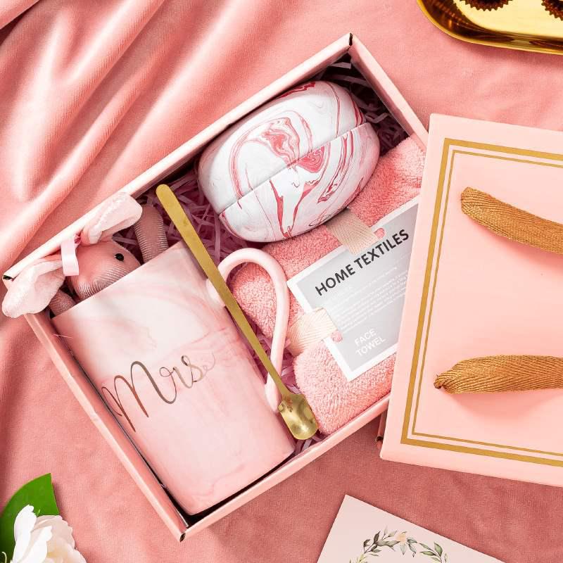 Creative Souvenir Mug Gift Box - Elegant Wedding & Bridesmaid Heartfelt Return Gift