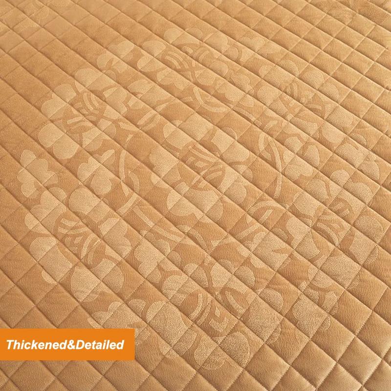 Varmt fløyelspolstret sengeteppe på sengen Tykket krystallfløyel Støvtett, fullstendig pakket madrassbeskyttelsestrekk