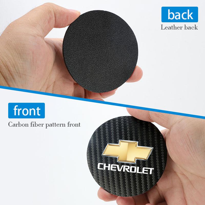 2 ks podložka pod hrnek z uhlíkových vláken do slotu na vodu v autě, protiskluzová, pro Chevrolet Cruze Sonic Silverado Trax Camaro Captiva Equinox Trailblazer SS