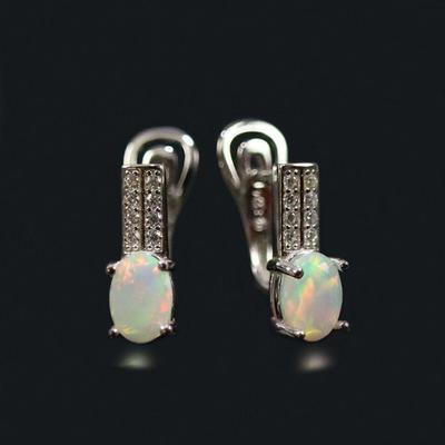 Orecchino con pietra preziosa ovale 5 * 7mm taglio opale naturale dell'Etiopia in argento sterling 925 adatto per l'uso quotidiano di gioielleria raffinata da donna