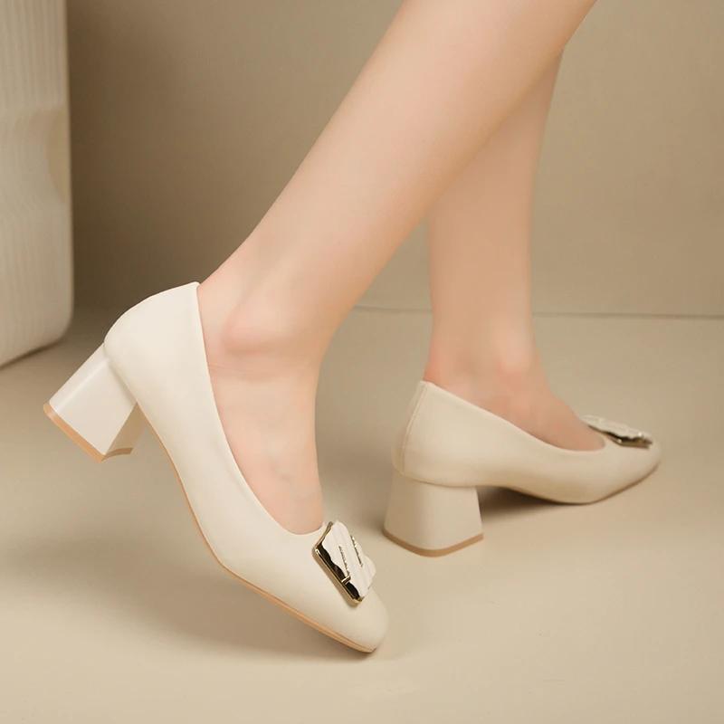 Verão Novo Feminino Couro Genuíno Francês Cartão de Leite Salto Grosso Salto Alto Sapatos de Trabalho Couro Macio Não Cansam Sapatos Únicos