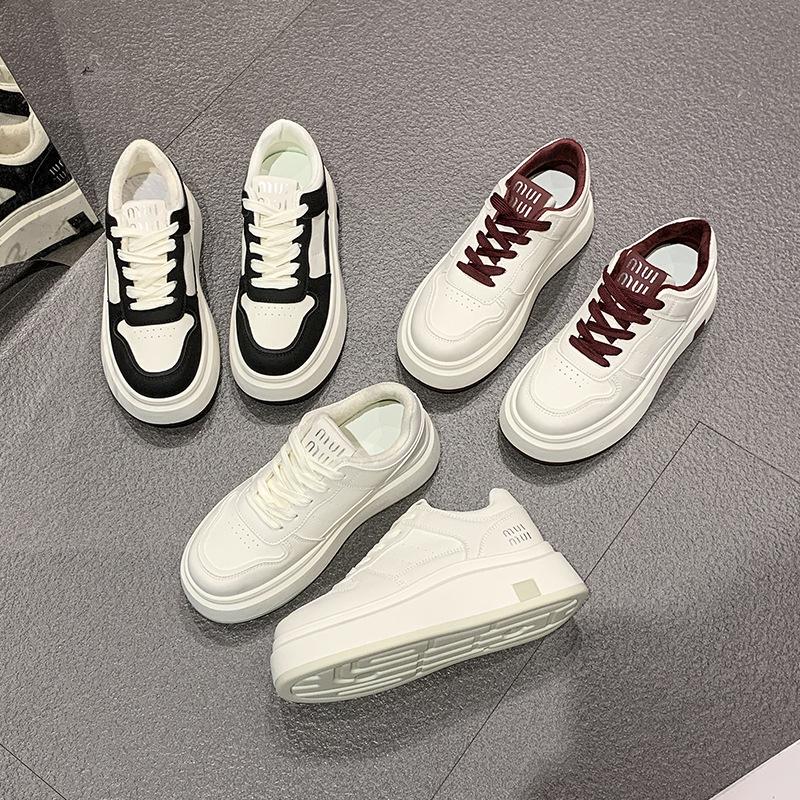 Pantofi albi mici din piele moale cu talpă groasă pentru femei, noi populari versatili super la modă cu înălțime adăugată, ușori s