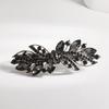 Clip de Primavera de Circonita Blanca Flor de Pedrería Brillante Clip Superior Clip Horizontal Elegante Adorno para el Cabello de Moda para Madres