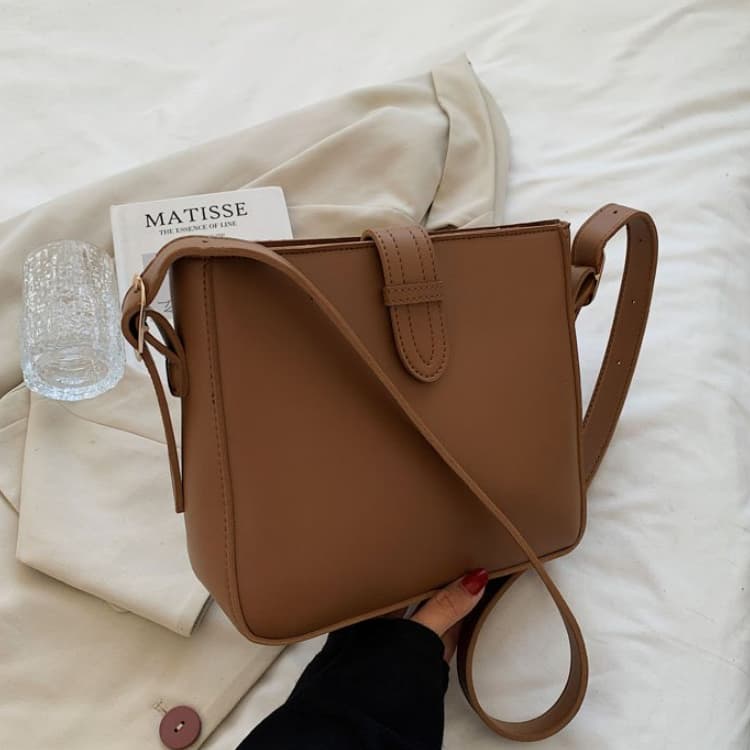 New Women s Retro Large-capacity Shoulder Messenger Bag