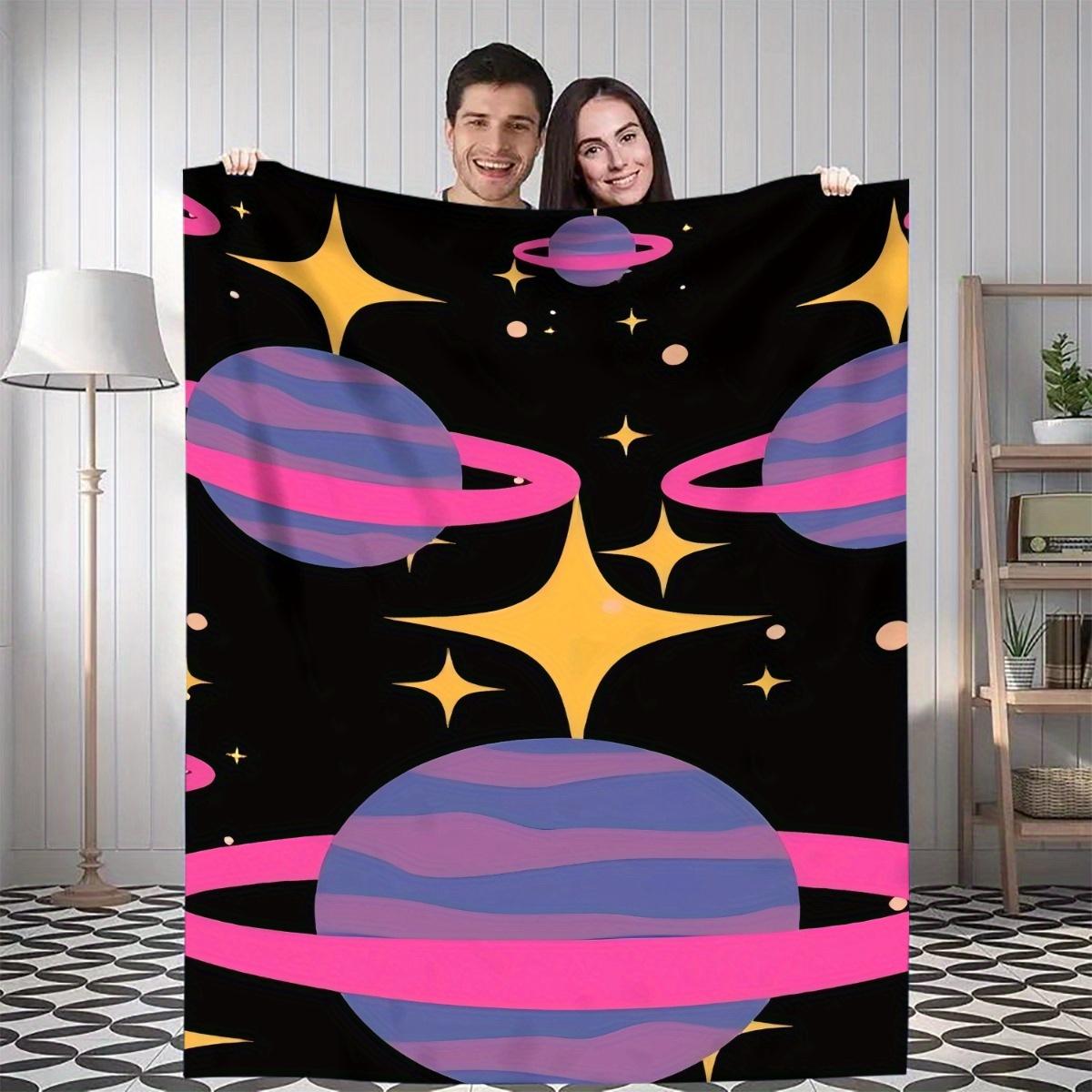 

1pc Vibrant Planet & Starry Night Throw Blanket - Soft Flannel All-Season Warmth, Contemporary Geometric Design in Pink, Purple 75x90cm28x35in
