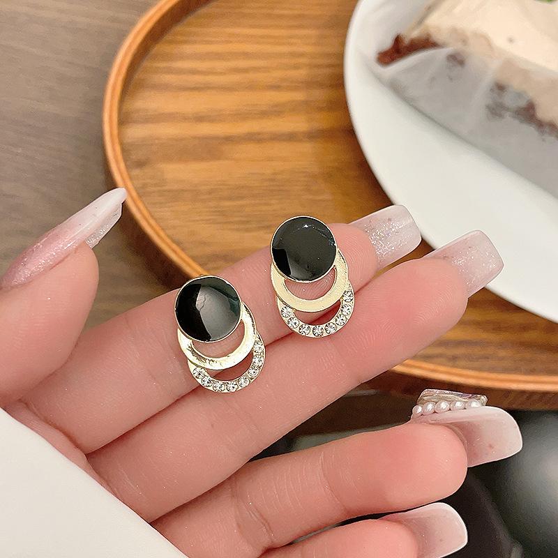 New Fashion Round Earrings for Women Geometric Acrylic Crystal Stud Earrings Wedding Party Elegant Circle Charms Zircon