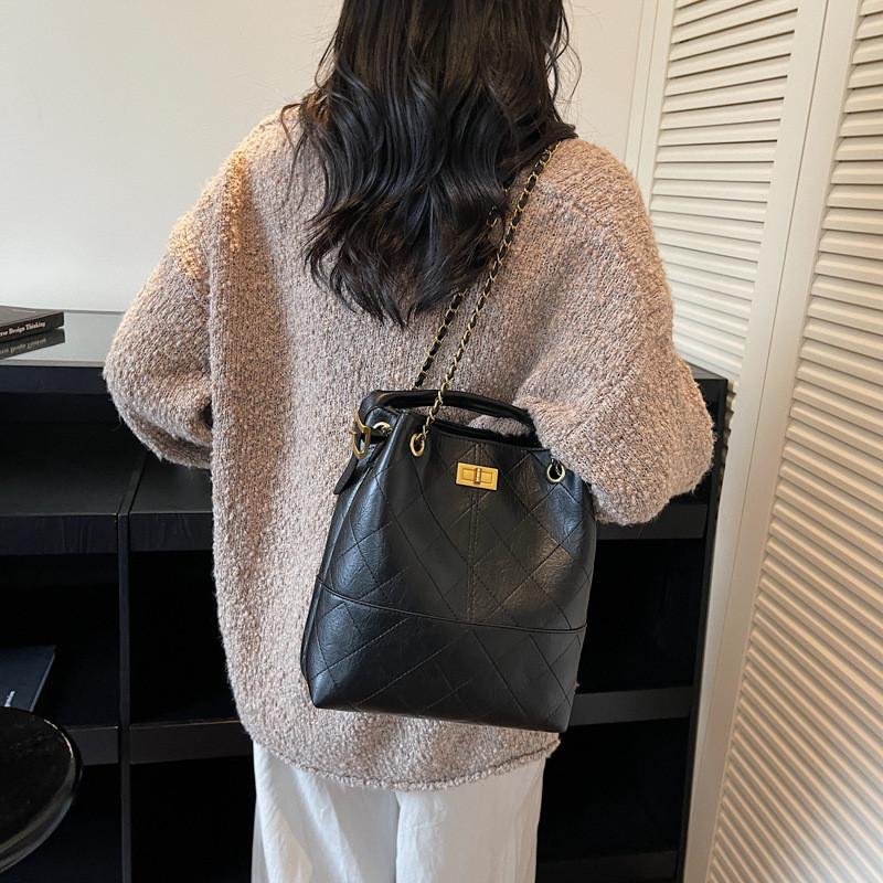 Elegant Pu Crossbody Bag With Quilted Chain Strap For Daily Office Use