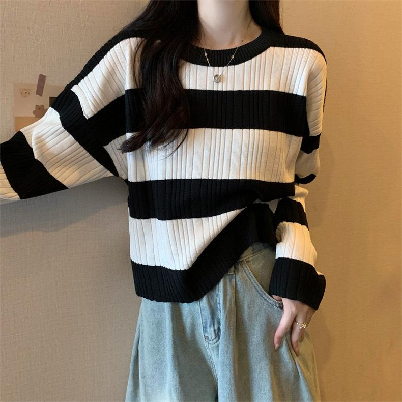 Korean Contrasting Round Neck Striped Long Sleeved Knitted Sweater Women's Autumn and Winter Slimming Loose Fitting Pullover Short Top