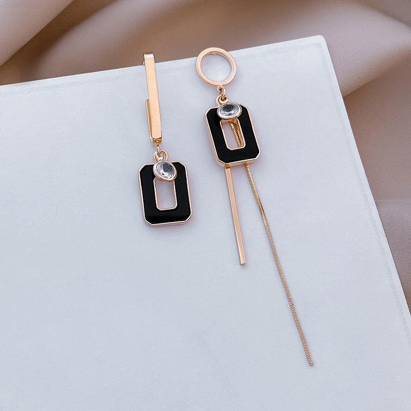 Luxury Asymmetric Black Square Tassel Drop Earrings for Women Temperament Hollow Heart Long Dangle Earring Girls Party Jewelry