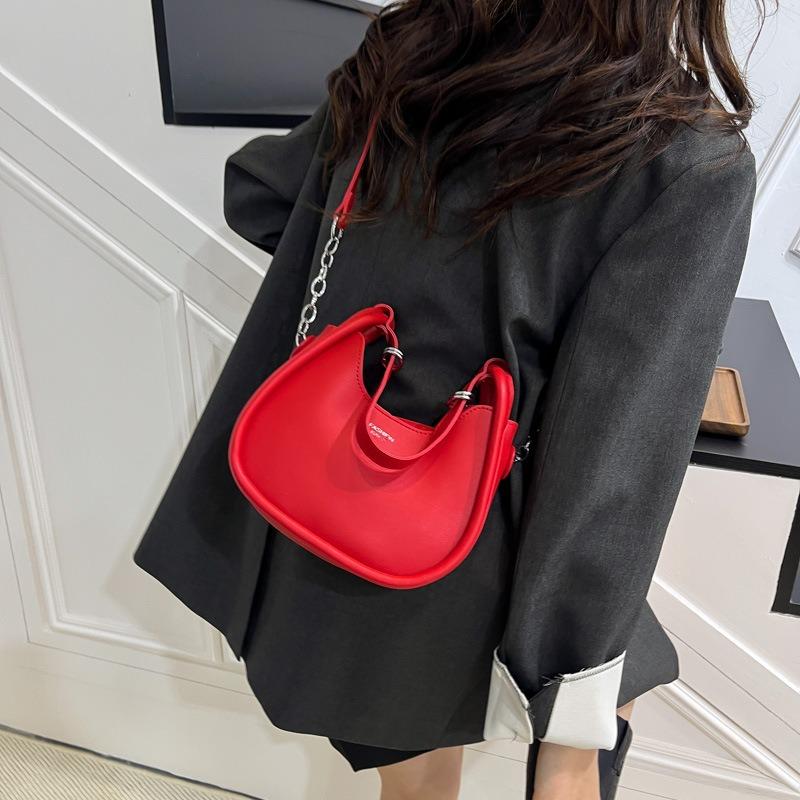 Gențile populare de astăzi sunt tendința femeilor, genți de sub braț la modă, design de nișă, genți de mesager simple.