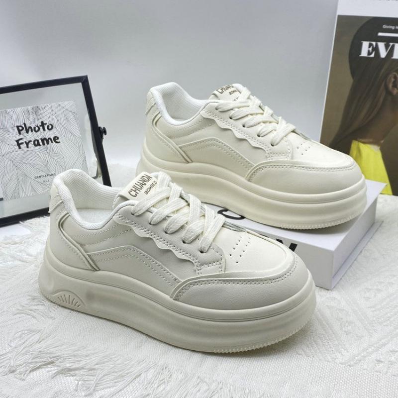 

Популярные маленькие белые туфли женские 2025 весна новые на толстой подошве одинарные туфли универсальные спортивные и повседневные маленькие туфли на платформе, увеличивающие рост 40