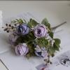 Bouquet Principessa Rosa a 5 Teste Europeo: Centrotavola Floreale Annodato a Mano e Decorazione Floreale Moderna a Parete.