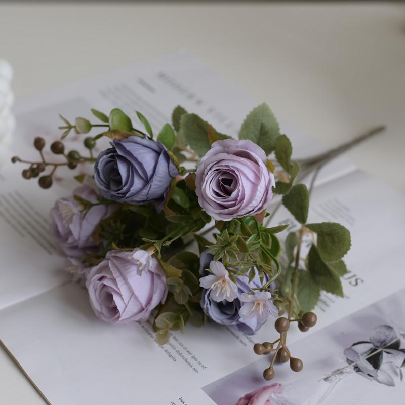 Bouquet Principessa Rosa a 5 Teste Europeo: Centrotavola Floreale Annodato a Mano e Decorazione Floreale Moderna a Parete.