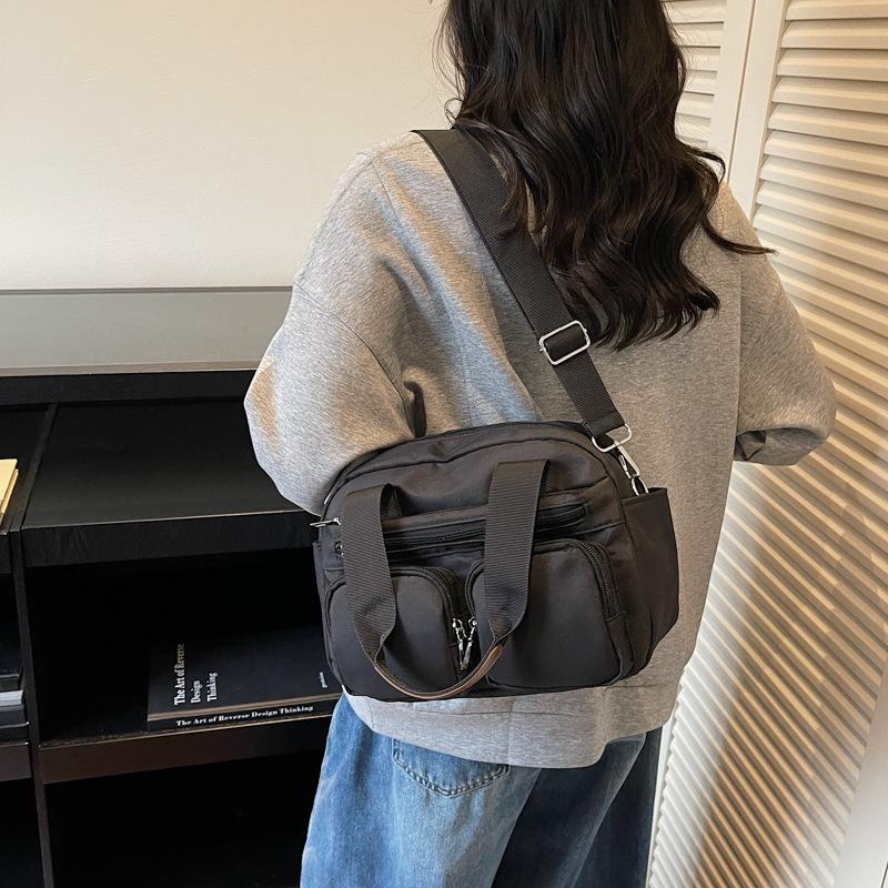 2025 New Fashion Versatile Casual Large-Capacity Shoulder Bag Commuter Trend Multi-Pocket Lightweight Handheld Crossbody Bag