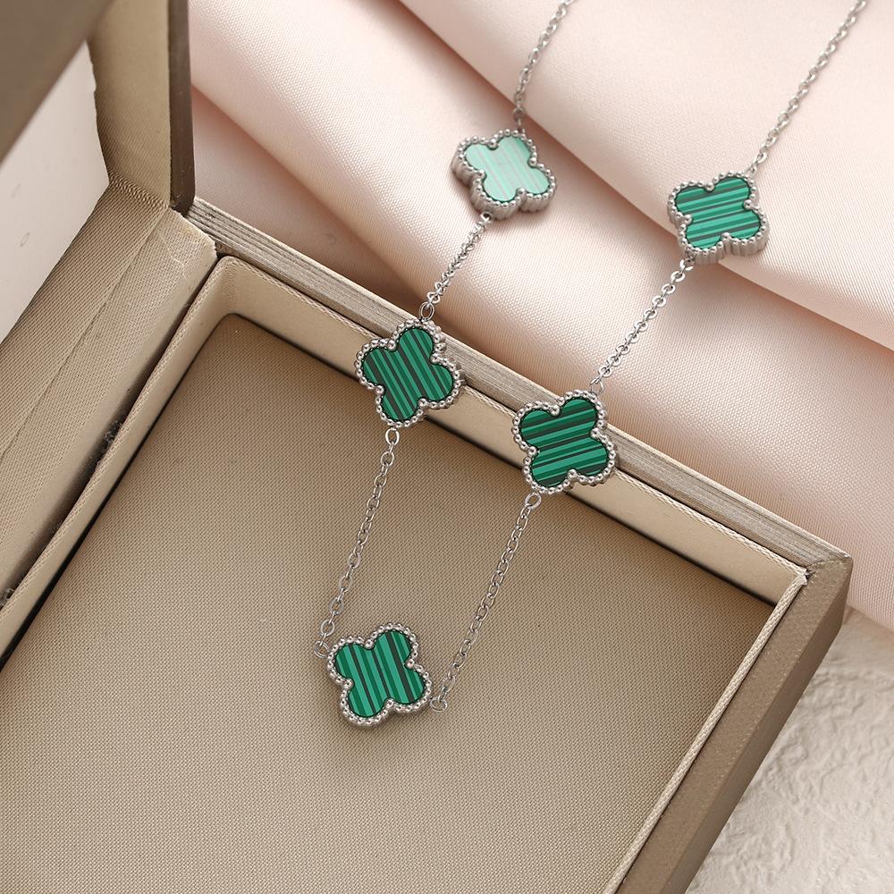 Collier trèfle à quatre feuilles chanceux à cinq fleurs Collier en acier titane Mode fille Chaîne de clavicule simple