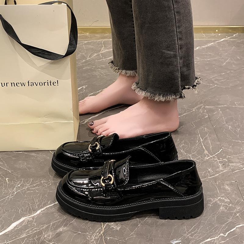 British style small leather shoes for women in the spring and autumn of 2025, new models with skirts, soft soles, students' leisure, and loafers