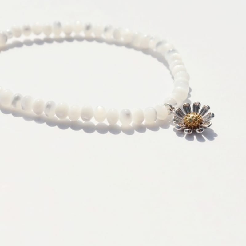 BONBEAU Combi Daisy Charm Mother of Pearl Beads Bracelet Mother of Pearl Beads Gold Silver 925 Charm Daisy Bracelet