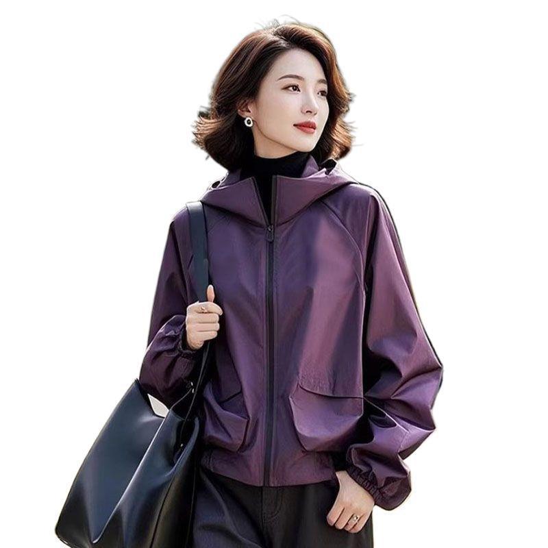 Wszechstronna sportowa kurtka wiatrówka z kapturem damska, Kolekcja Wiosna/Jesień 2025