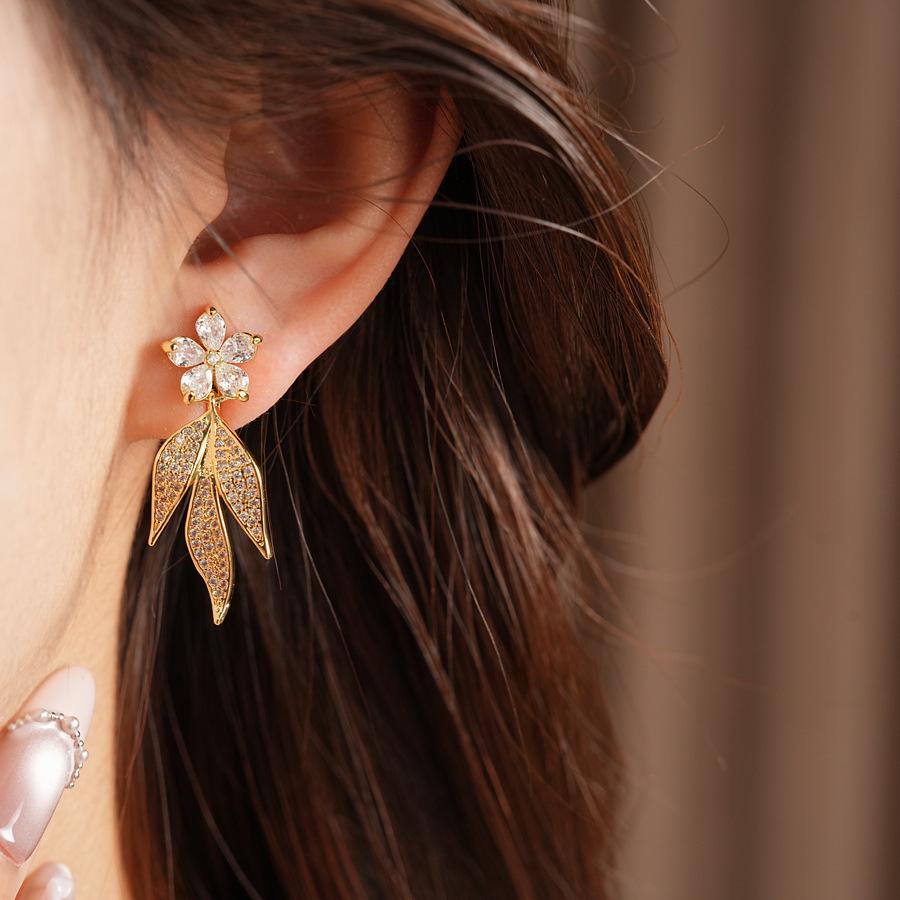 14K Gold-Plated Zircon Flower Tassel Clip-On Earrings: Elegant & Luxurious No-Piercing Jewelry