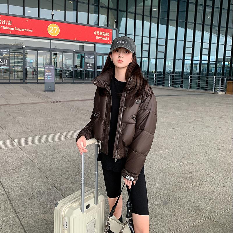 

Зимняя одежда 2025 года, новый колледжский стиль, свободное и тонкое утолщенное короткое женское модное пальто с небольшим воротником-стойкой на хлопковой подкладке XL темно-коричневого