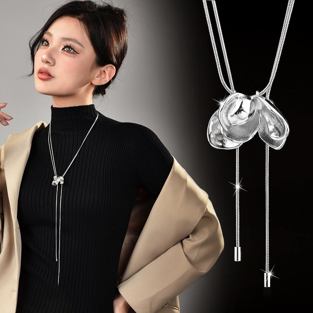Niche High-End Petal Long Necklace for Women - Autumn/Winter Versatile Sweater Chain