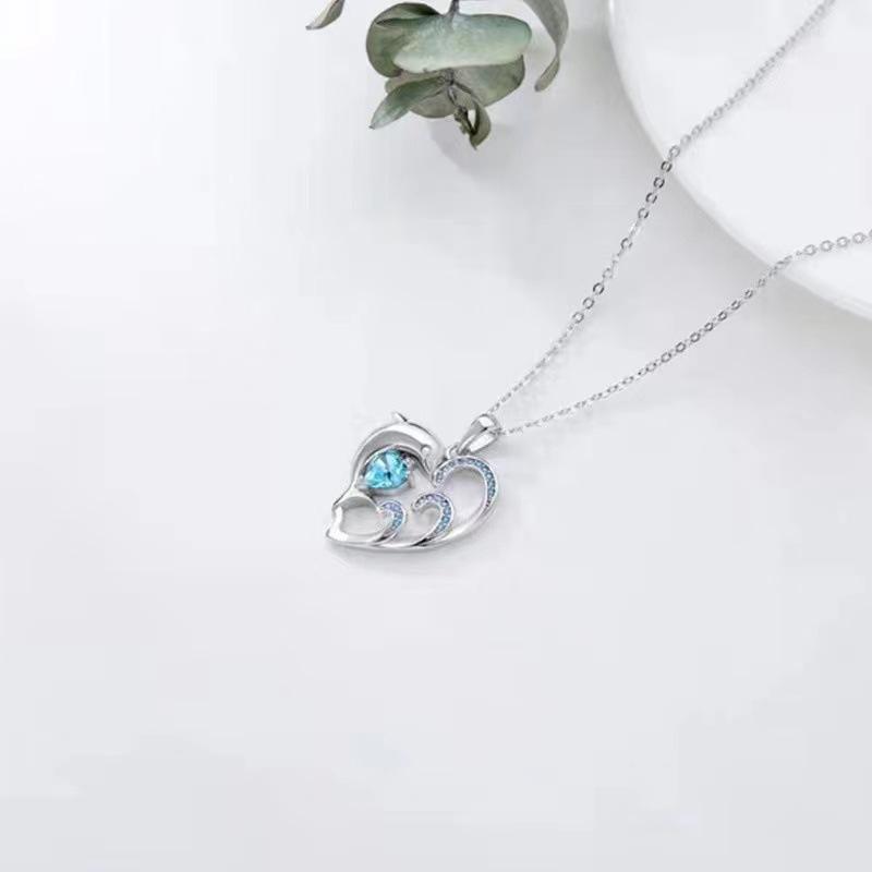 Korean Version of Fashionable Women's Love Dolphin Diamond Necklace, Korean Version of Cute Peach Heart Collarbone Chain