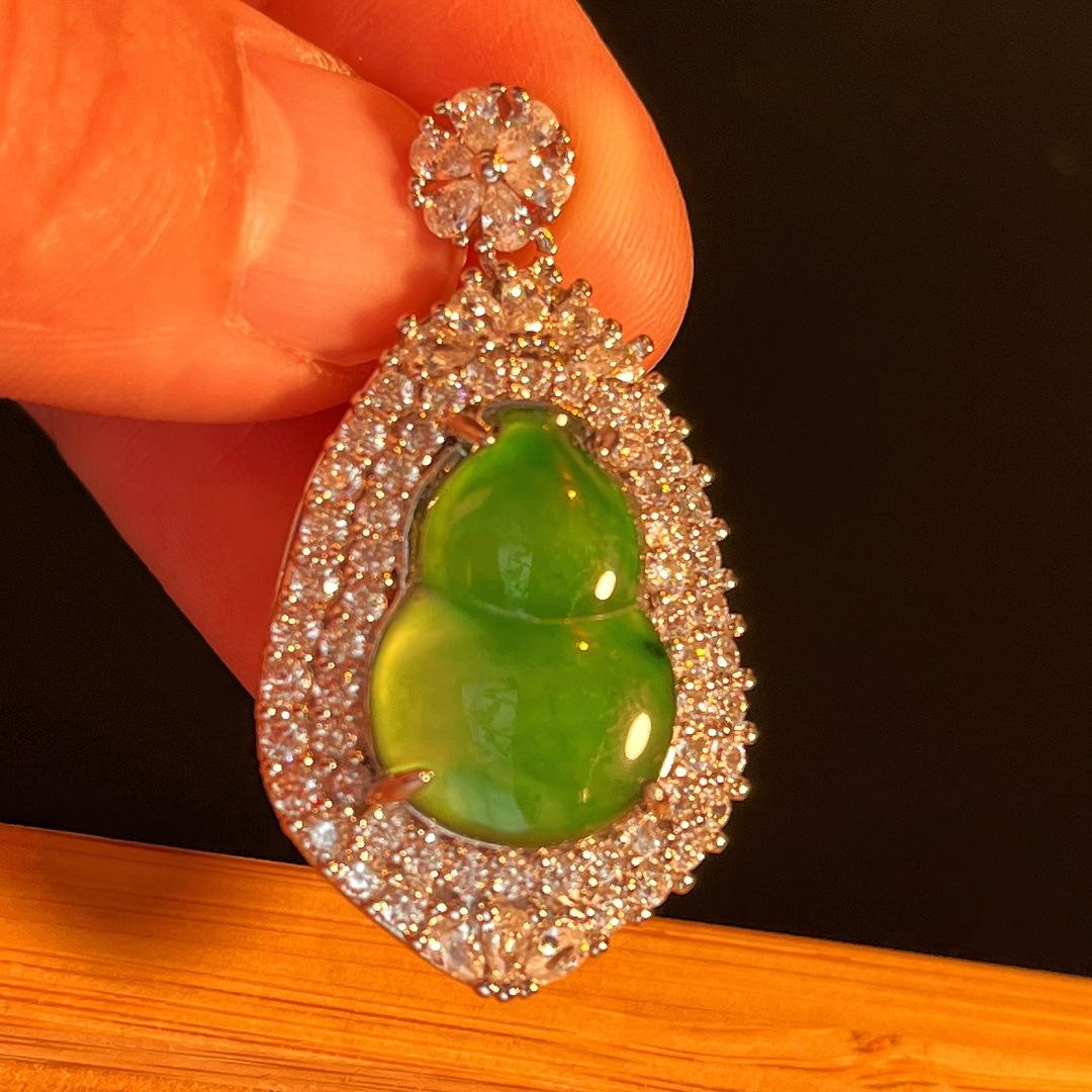 

Natural Jadeite Pendant Female Micro-Inlay, Real Photo Fidelity