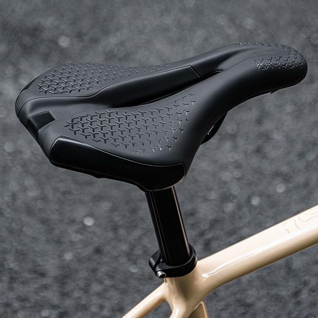 Comfortable PU Leather Bike Seat with High Density Sponge, Shock Absorbing Cord, Non-Slip Saddle Cushion for Mountain Road for Men and Women,    
