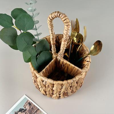 Tragbarer Blumenkorb, pastoraler Stil, Unkraut, geflochten, Make-up-Pinsel-Organizer, vier Fächer, Korb, Besteck-Organizer, Küchenutensilienhalter