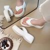 Internet celebrities thick-soled flip-flops shoes women's summer wear 2025 new fashion casual high-end beach sandals