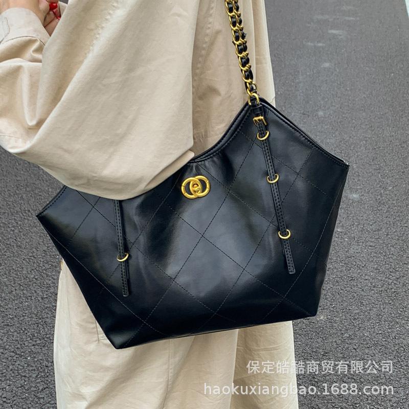 Rhombus chain bag women's large capacity 2025 new fashion autumn and winter versatile shoulder messenger bag commuter tote bag