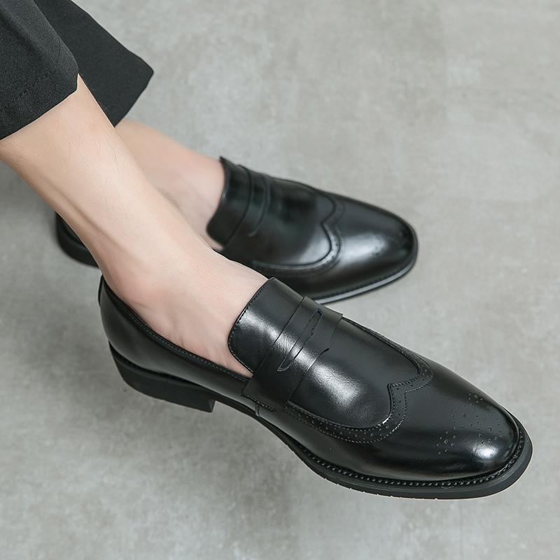 FashionMen Dress ItalianLeather Shoes Slip on Fashion Men Business Leather Moccasin Glitter Formal Male Shoes Pointed Toe Shoes Men2024