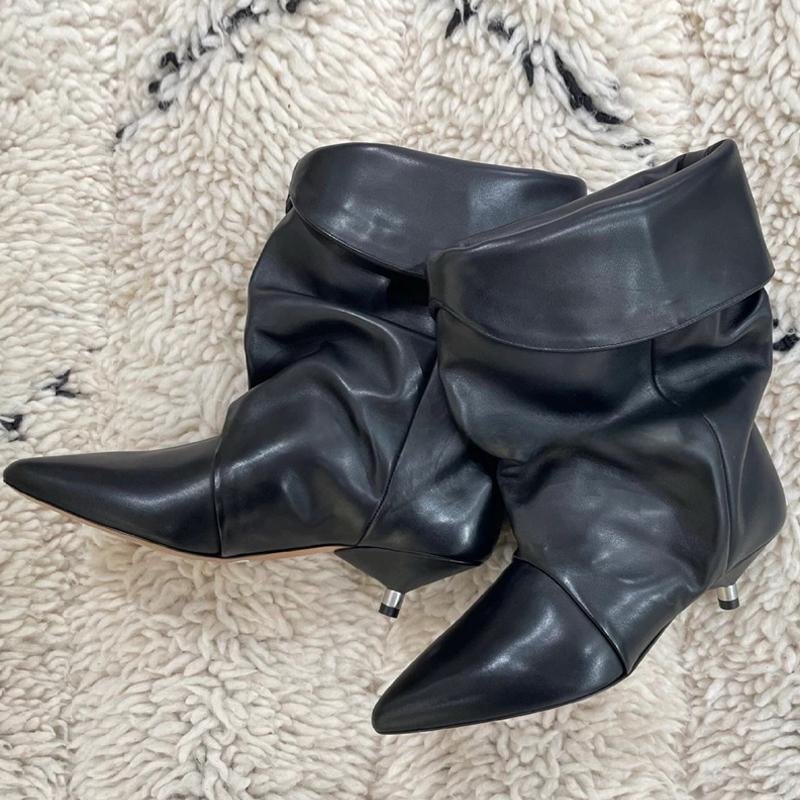 Mode Liyke Svart Aprikos Mocka Låg Kittenklack Westernstövlar Kvinna Spetsig Tå Slip On Plisserad Ankelstövel Damer Party Pumps Skor