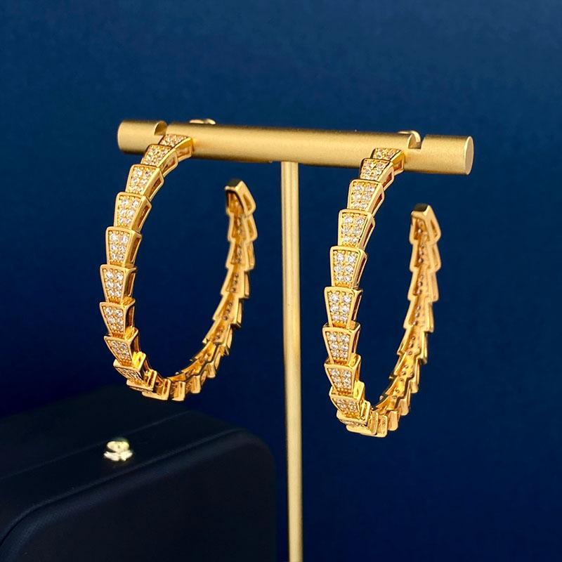 

Ins Fashion Full Diamond Narrow Version Snake Stud Earrings Temperament Women S Brand Snake C-Shaped Large Ring Earrings золотой