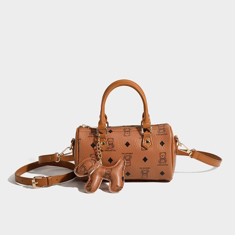 

Ручная сумка-бостон женская 2025 новая универсальная трендовая сумка на плечо в иностранном стиле универсальная супер-огонь сумка-мессенджер