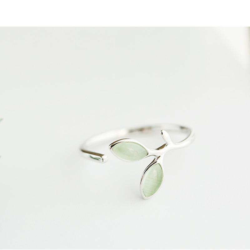 Niche Light Luxury High-end Young Leaf Opal Ring Women's Autumn New Opening Adjustable Index Finger Ring