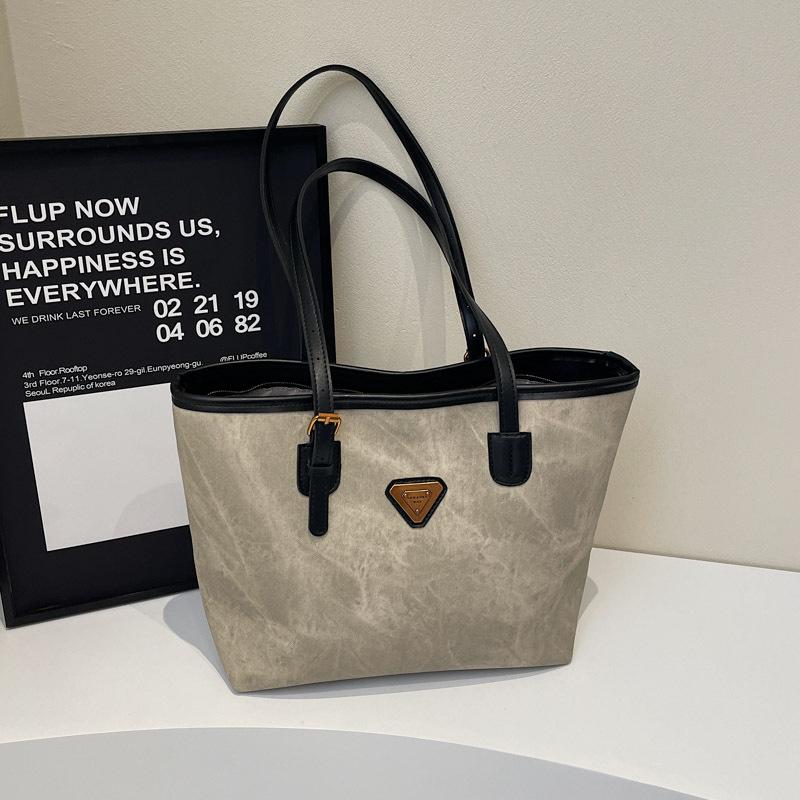 

Модная ретро сумка большой вместимости женская 2025 новая трендовая осенне-зимняя универсальная дорожная сумка через плечо высокого качества с текстурой 37*12*28