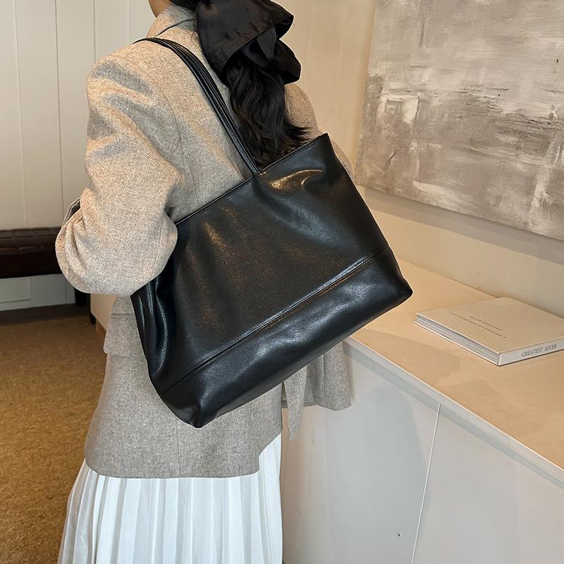 Women'S Bag Soft-Sided Simple Tote Bag Fashionable Commuter Messenger Bag Autumn Retro Large-Capacity Underarm Bag