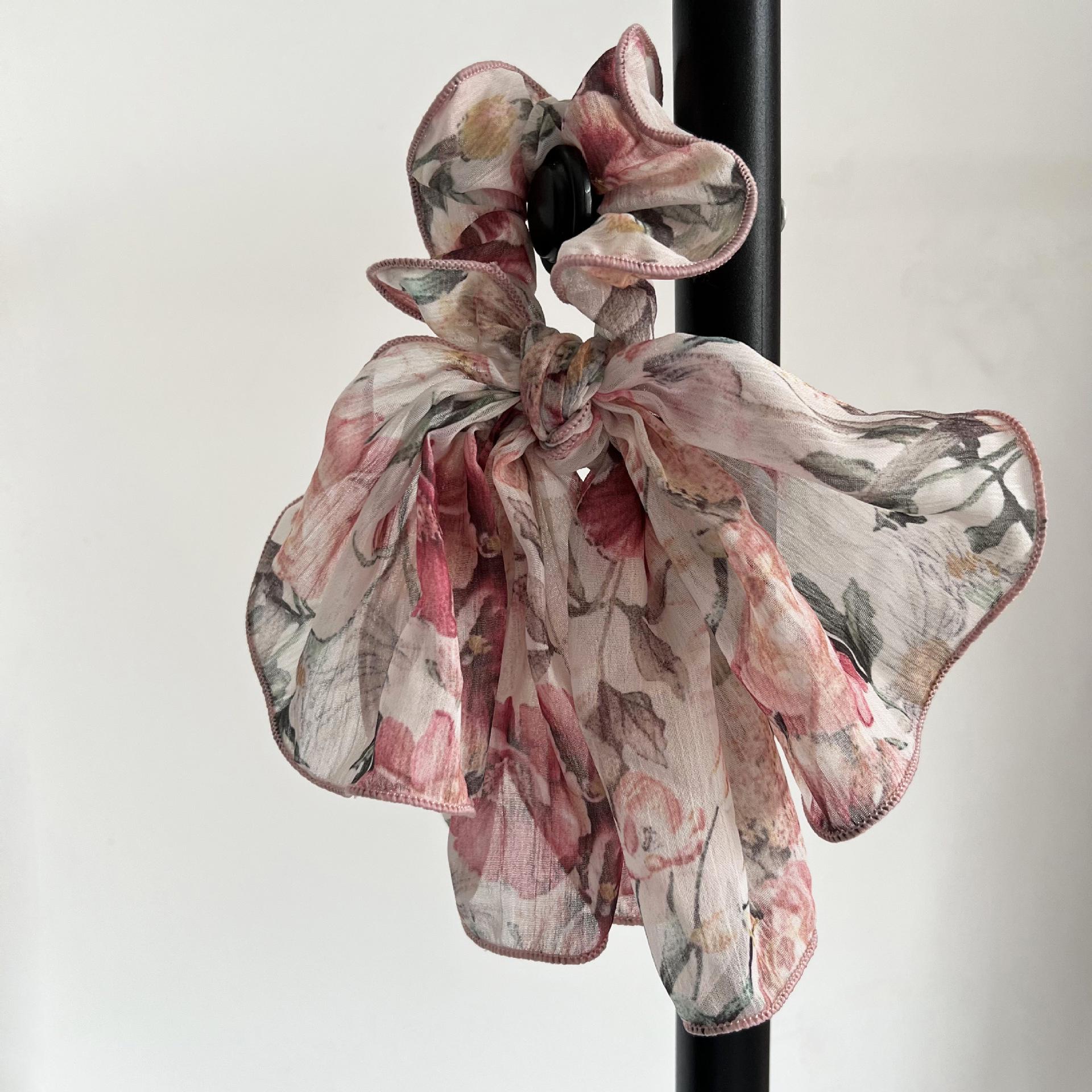 

Романтическая французская резинка для волос Rose Manor - Элегантный аксессуар для волос для низкого хвоста