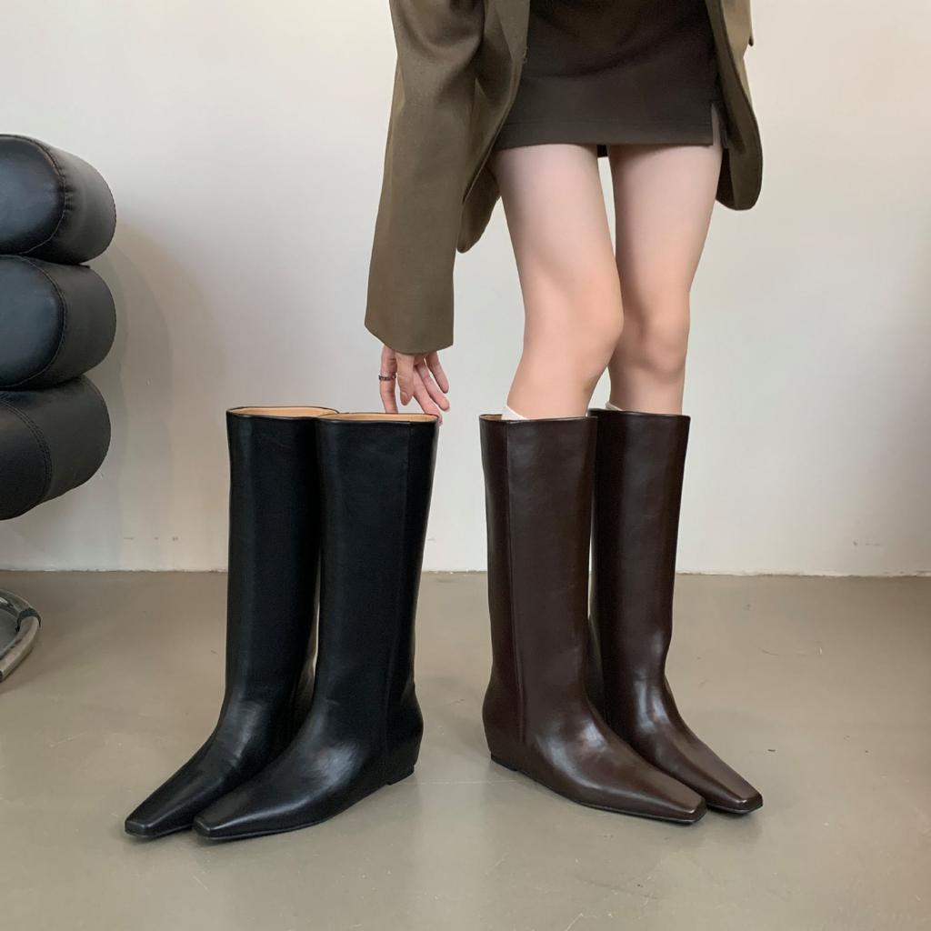 2025 autumn and winter new black retro boots women's pointed boots but knee high boots straight knight boots simple