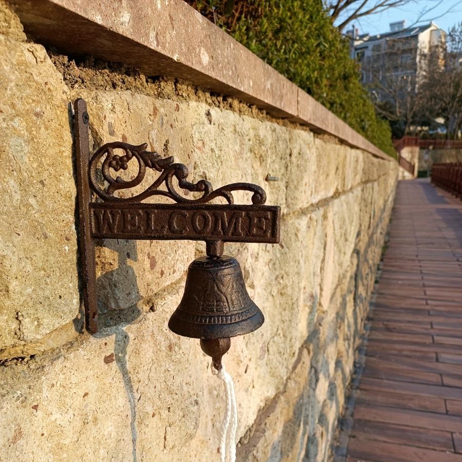 Rustic Cast Iron Doorbell Welcome Sign Wall Three-Dimensional Decoration Retro Iron Hanging Garden Terrace Decoration Doorbell