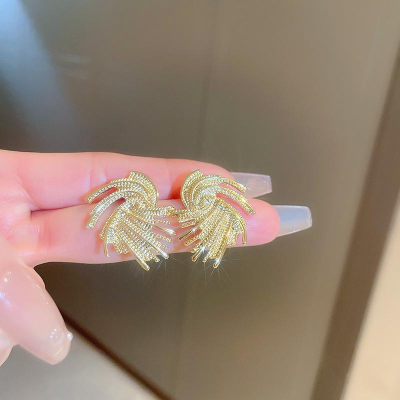Silver Needle Vintage Geometric Court Style Light Luxury Retro Stud Earrings for Women