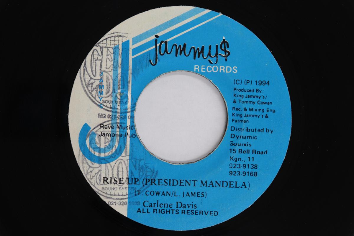 

7-дюймовая пластинка CARLENE DAVIS - Rise Up (Президент Мандела) / Viva НИКТО Jammy s Records 1994 Ямайка Регги, Ска и Даб Б/у