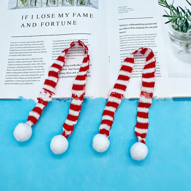 Mini pletené vánoční čepice Santy s měkkými bambulkami v různých barvách pro DIY panenky, vánoční večírky a dekorace