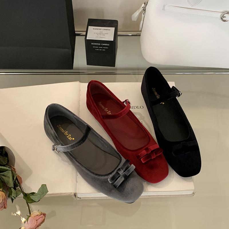 IPPEUM Ballet Flats Velvet Red Women Mary Janes Shoes 2025 New Round Toe Buckle Ballerina Shoes Zapatos De Mujer