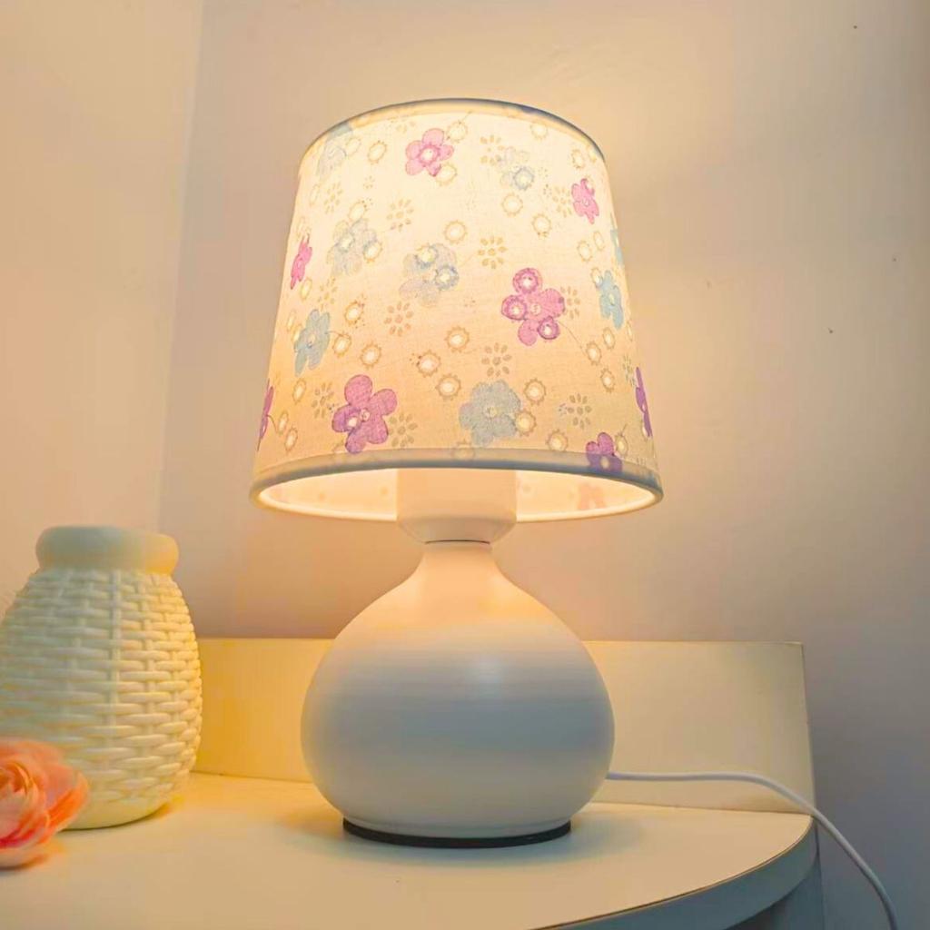 Modern USB powered desk lamp warm light - simple purple floral lampshade, suitable for bedroom, living room or office decoration