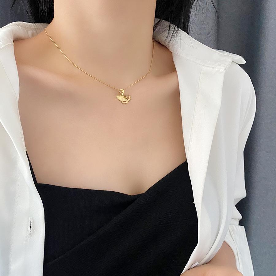 Women's Lucky Ginkgo Leaf Necklace: Titanium Steel, Non-Fading, Apricot Tone, Light Luxury Clavicle Chain – Perfect Birthday Gift.