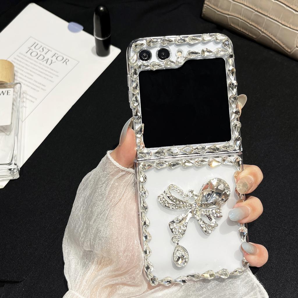 Tide brand is suitable for Samsung zflip6 folding screen mobile phone case, light luxury rhinestone Galaxyzflip5 all-inclusive protective case.