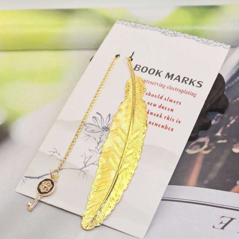 Creative Design Aesthetic Brass Bookmark for Book Retro Leaf Metal Book Tab with Pendant Set Cute Student Supplies Teacher Gift