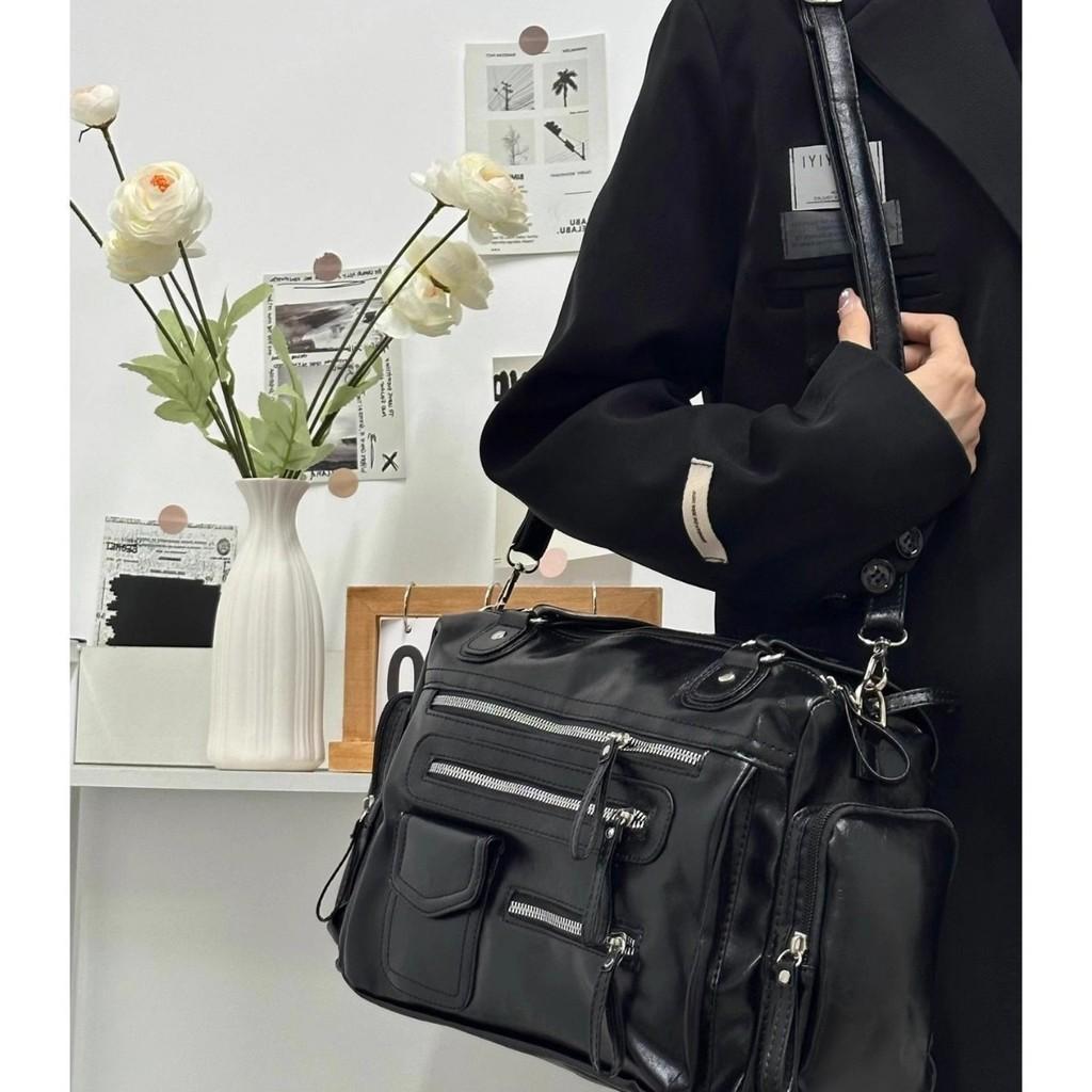 Punk Style Large Capacity Tote Bag With Zipper Closure For Daily Use